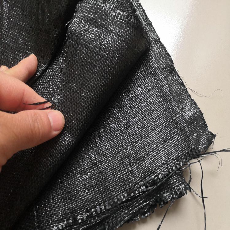 PE编织布在鱼塘护坡与水产养殖中的应用 120克抗老化布的优势解析